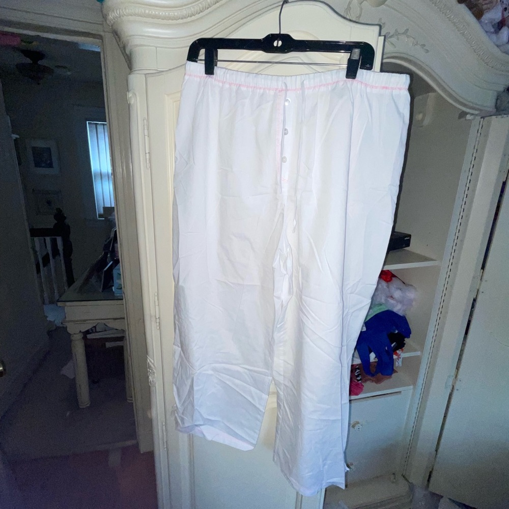 Comfy lightweight private luxuries Natori white pajama pants
